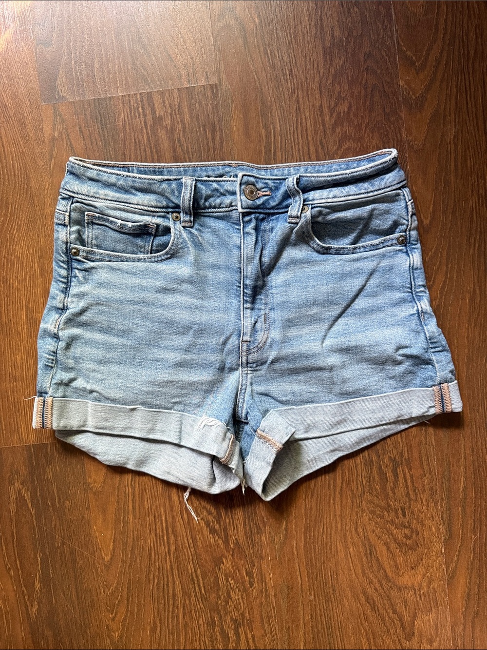 AE Mom Short